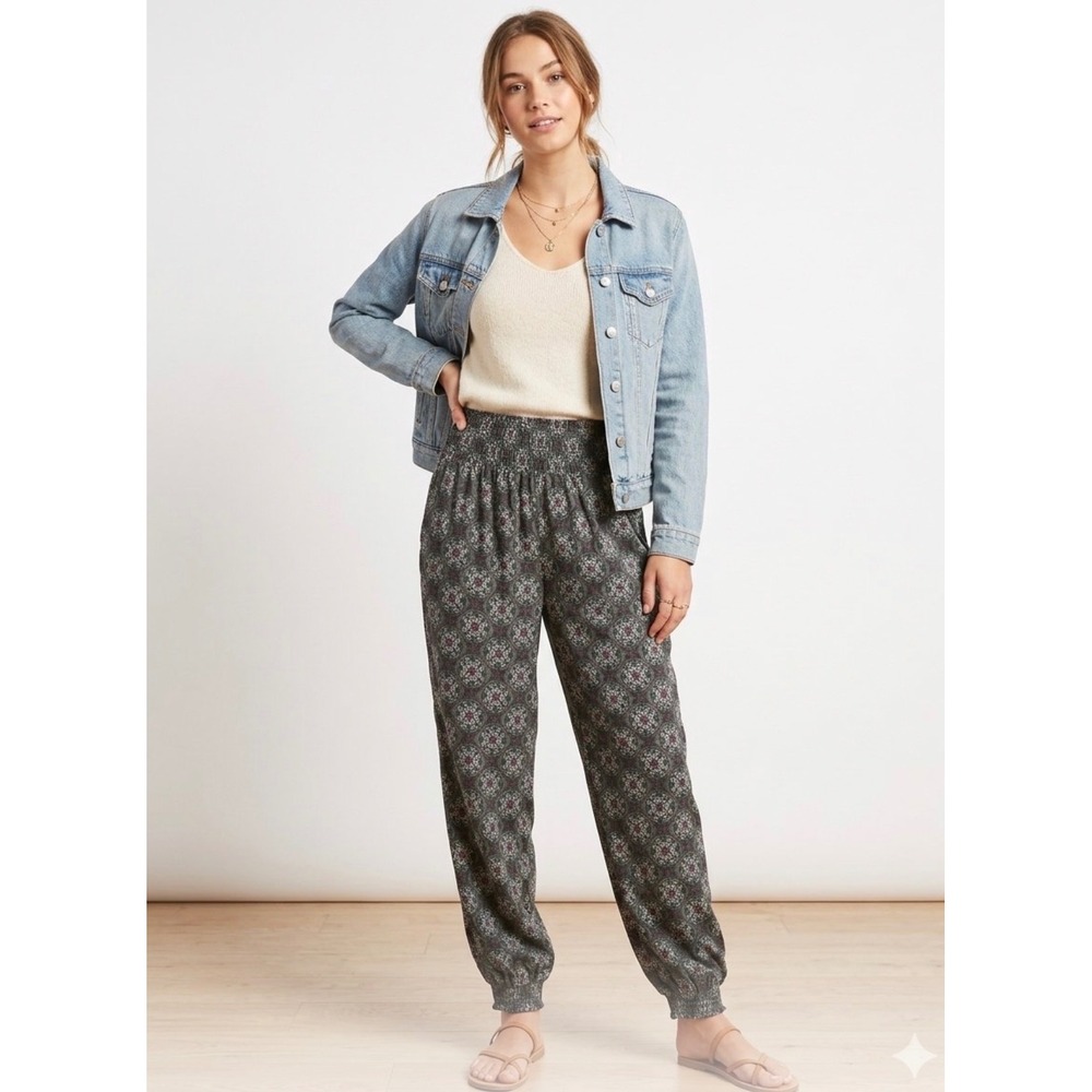 Aerie Medallion Print Smocked Jogger Pants Grey Pink Green Size Medium